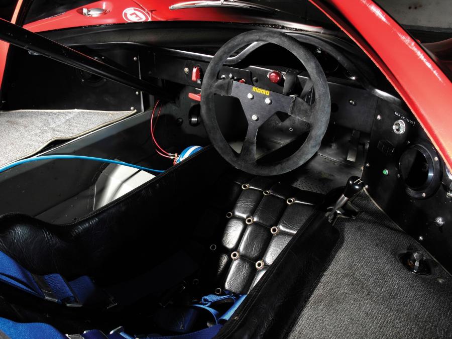 Интерьер Lola T70 (Mk III) 1967 года  (фото 11 из 22)